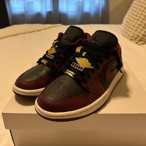 Air Jordan 1 Low. Size 8.5w